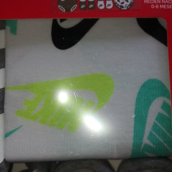 Nike 5 piece newborn set - Picture 4 of 4